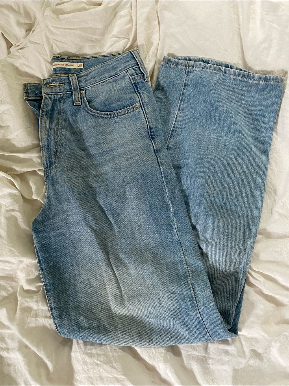 LEVIS | 25 | High Waisted Straight Jeans